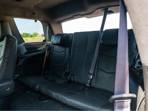 Used 2016 Cadillac Escalade Platinum RWD image 16