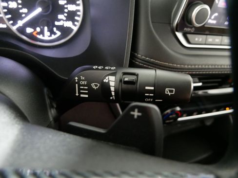 Used 2023 Nissan Rogue SV AWD/4WD image 31