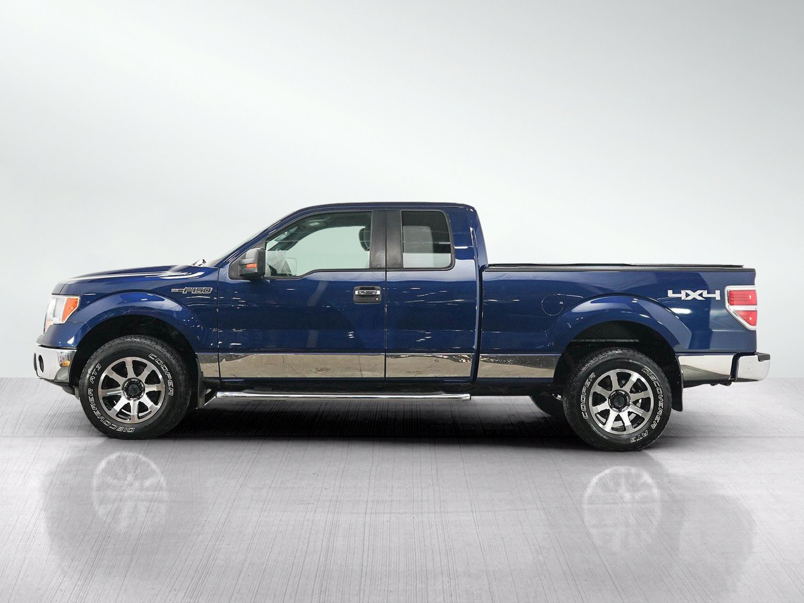 Used 2011 Ford F150 XLT w/ XLT Chrome Pkg AWD/4WD image 2