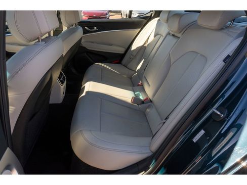 Used 2025 Genesis G70 2.5T image 13