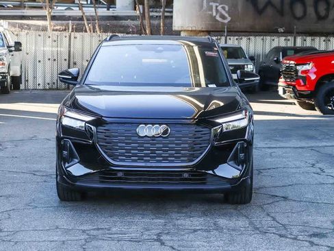 Used 2024 Audi Q4 e-tron Premium Plus w/ Premium Plus image 2