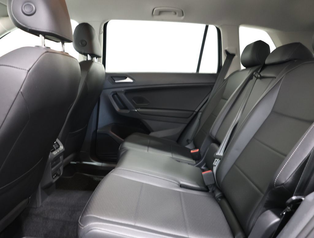 Used 2020 Volkswagen Tiguan SE AWD/4WD image 25