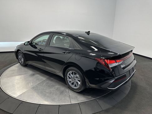 Used 2024 Hyundai Elantra SEL FWD image 5