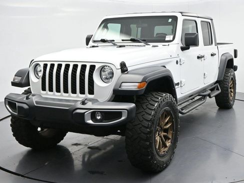 Used 2023 Jeep Gladiator Sport AWD/4WD image 3