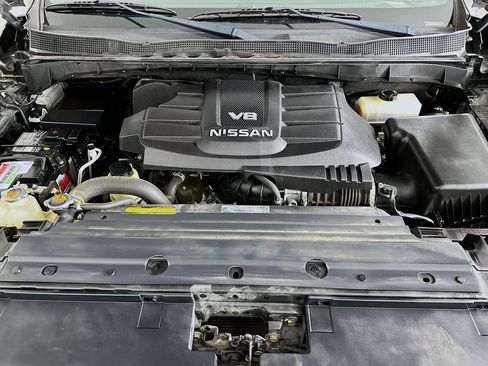 Used 2019 Nissan Titan SV w/ SV Convenience Package AWD/4WD image 31