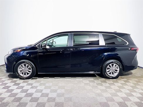 Certified 2024 Toyota Sienna LE image 5