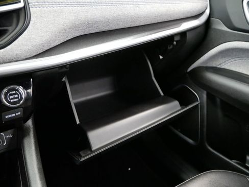 Certified 2025 Jeep Compass Latitude image 43