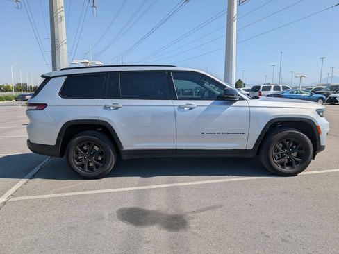 Used 2025 Jeep Grand Cherokee L Altitude AWD/4WD image 2