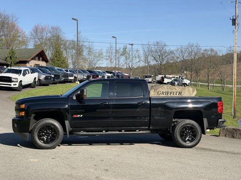 Used 2019 Chevrolet Silverado 2500 LT w/ Midnight Edition image 2