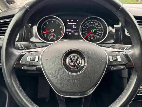 Used 2015 Volkswagen Golf 4-Door image 25