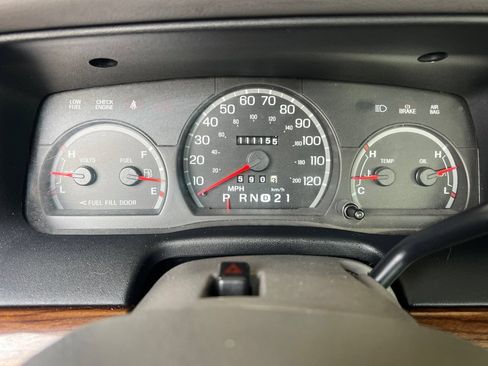 Used 2002 Ford Crown Victoria LX RWD image 21
