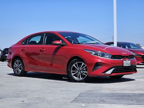 Used 2022 Kia Forte LXS w/ LXS Technology Package FWD image 4