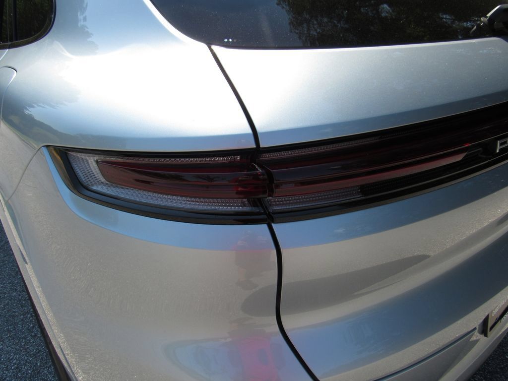 Certified 2025 Porsche Cayenne E-Hybrid AWD/4WD image 12