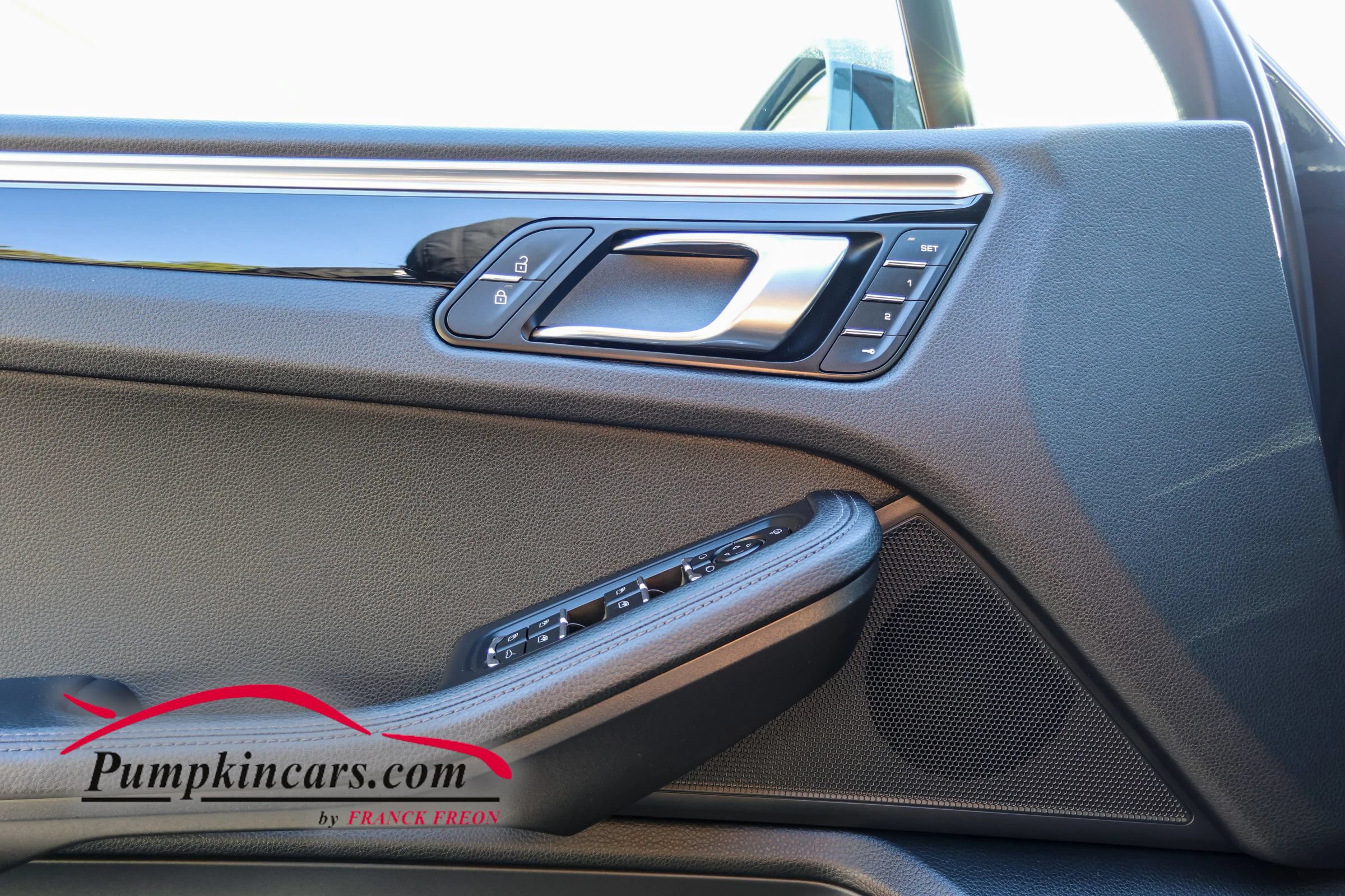 Used 2023 Porsche Macan AWD/4WD image 15