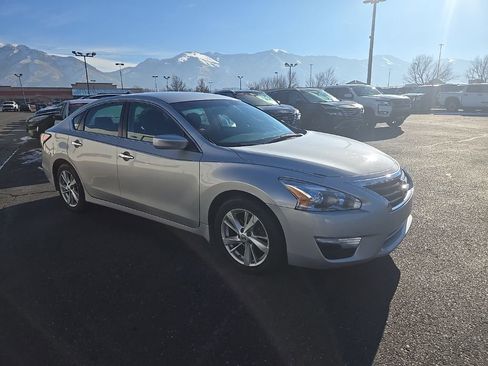 Used 2014 Nissan Altima 2.5 SV image 3