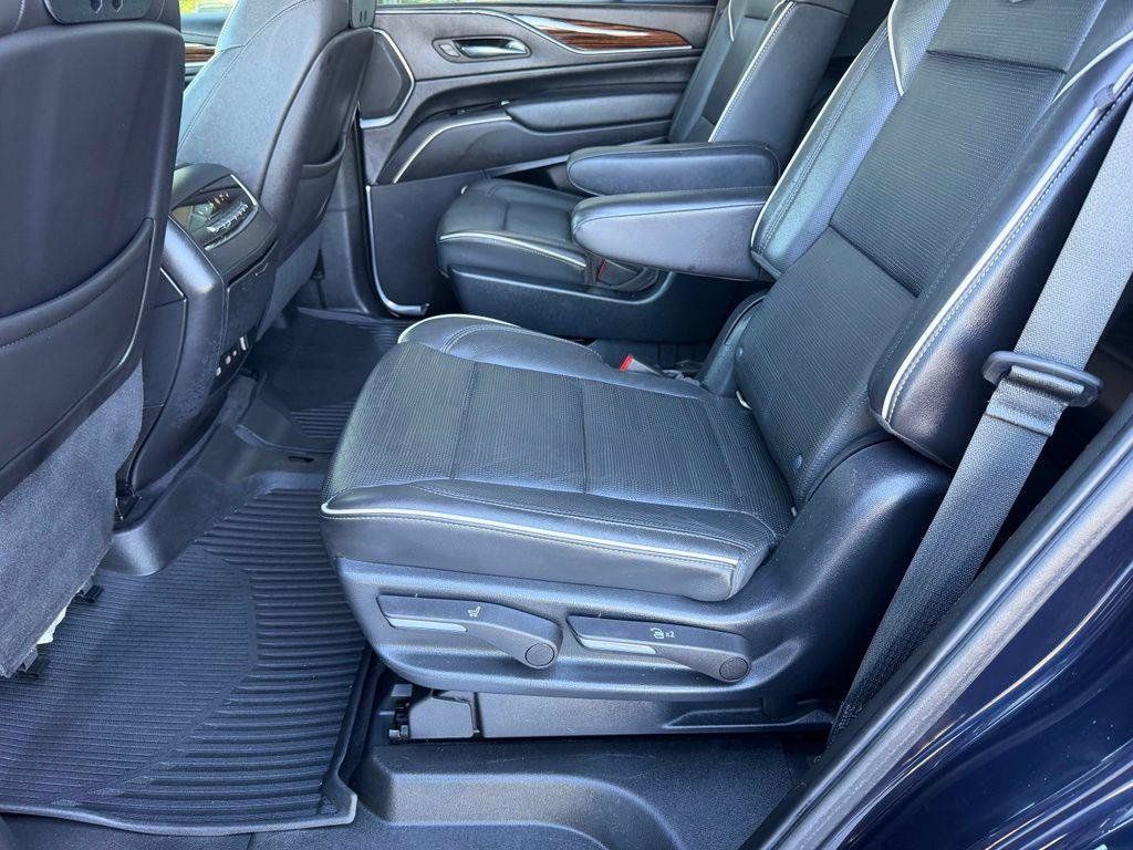 Used 2021 Cadillac Escalade Premium Luxury AWD/4WD image 11