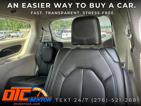 Used 2023 Chrysler Pacifica Touring-L AWD/4WD image 7