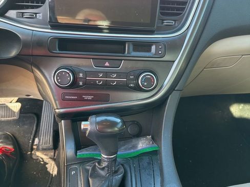 Used 2015 Kia Optima LX FWD image 11