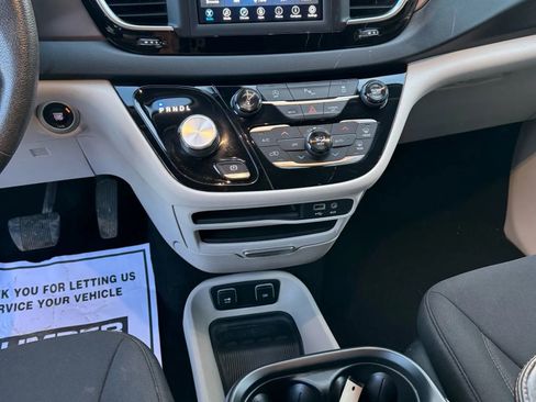 Used 2018 Chrysler Pacifica Touring Plus image 20