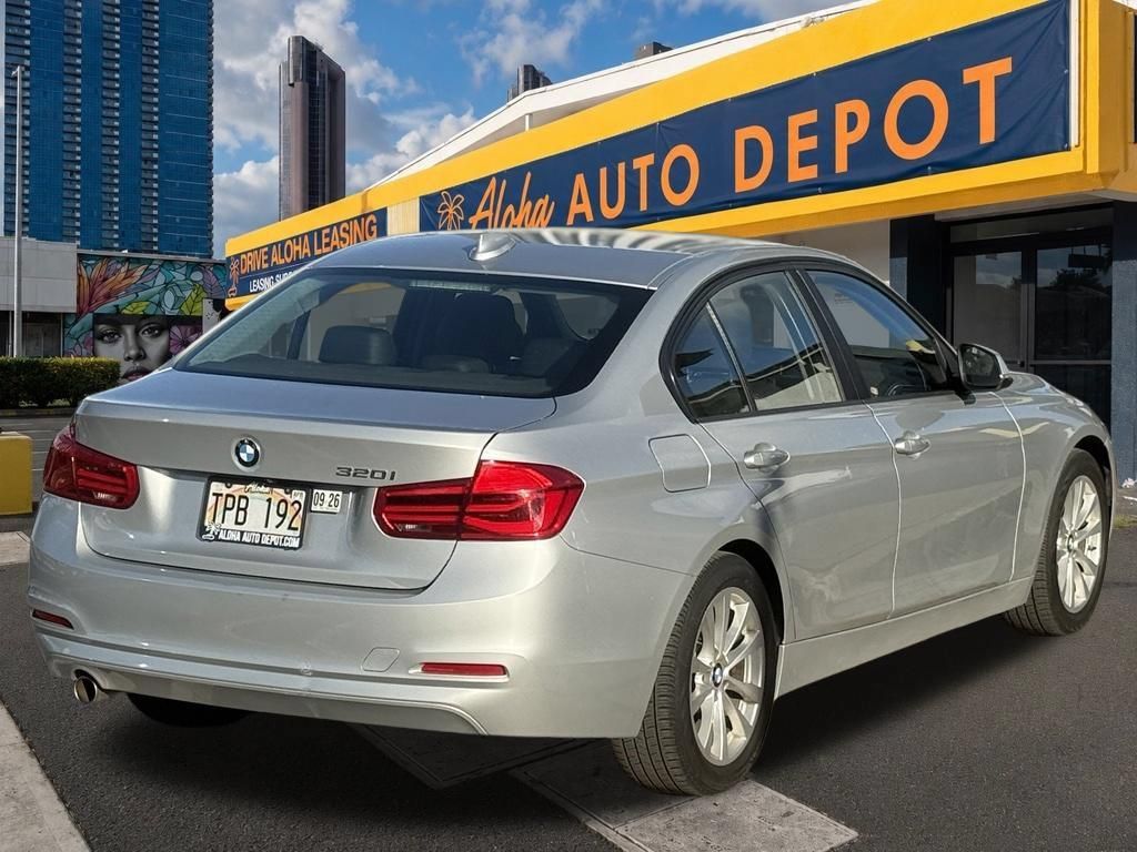 Used 2018 BMW 320i Sedan RWD image 4