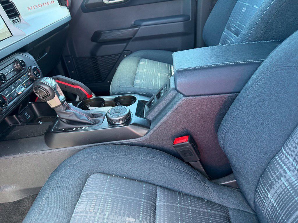 Used 2025 Ford Bronco Heritage Edition AWD/4WD image 11
