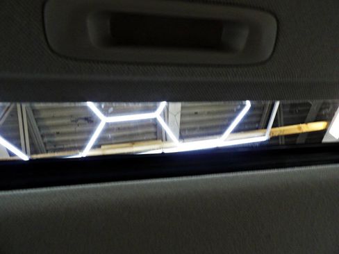 Used 2017 Hyundai Elantra Limited w/ Limited Tech Package 04 image 17