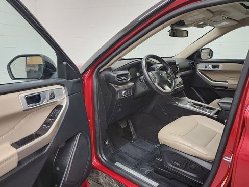 Used 2021 Ford Explorer Limited w/ Equipment Group 301A AWD/4WD image 11