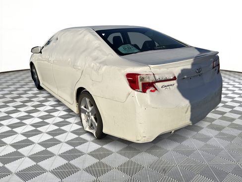 Used 2014 Toyota Camry SE image 3