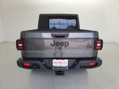 Used 2024 Jeep Gladiator Sport AWD/4WD image 6