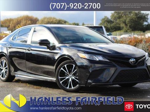 Certified 2020 Toyota Camry SE image 1