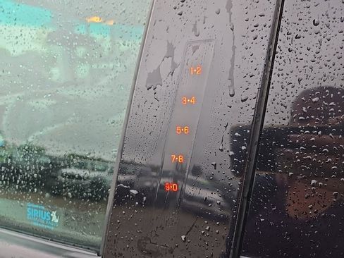 Used 2017 Ford Explorer XLT image 32