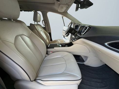 Used 2021 Chrysler Pacifica Limited w/ Premium & Safety Sphere Group AWD/4WD image 17