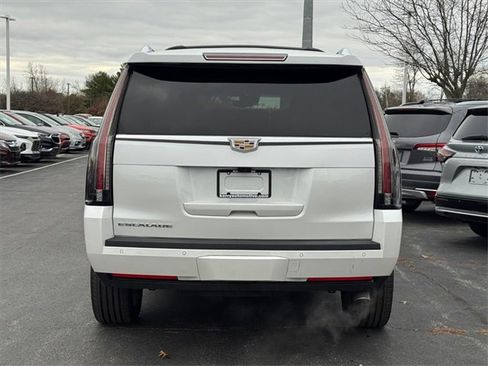 Used 2019 Cadillac Escalade Premium Luxury image 5