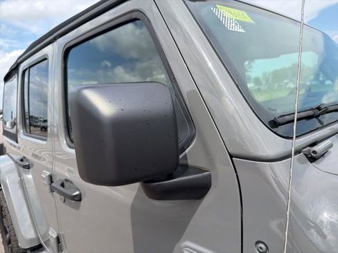 Used 2021 Jeep Wrangler Unlimited Sahara w/ Cold Weather Group AWD/4WD image 6