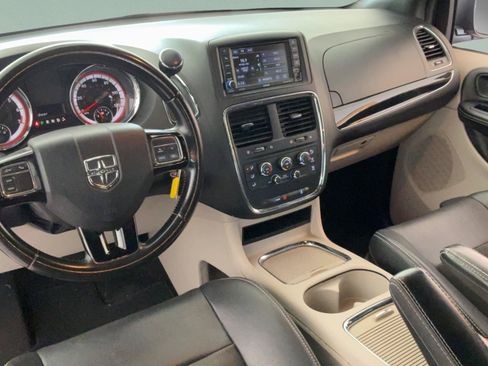 Used 2019 Dodge Grand Caravan SXT FWD image 14