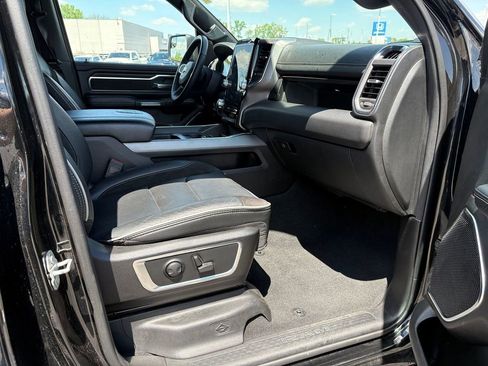 Used 2025 RAM 1500 Laramie AWD/4WD image 10