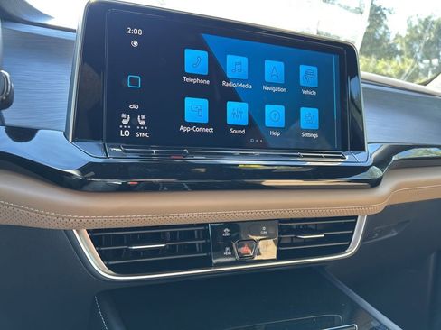 New 2026 Volkswagen Atlas Cross Sport SE image 32