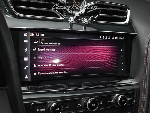 Used 2021 Bentley Bentayga AWD/4WD image 18