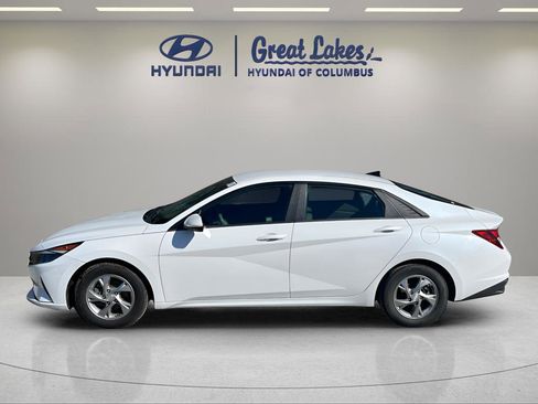 Used 2022 Hyundai Elantra SE w/ Preferred Accessory Package FWD image 2