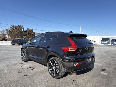 Used 2021 Volvo XC40 T5 R-Design w/ Climate Package image 8