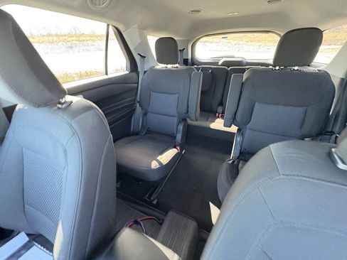 Used 2023 Ford Explorer XLT image 46