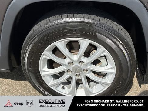 Used 2022 Jeep Cherokee Latitude Lux w/ Sun & Sound Group AWD/4WD image 7