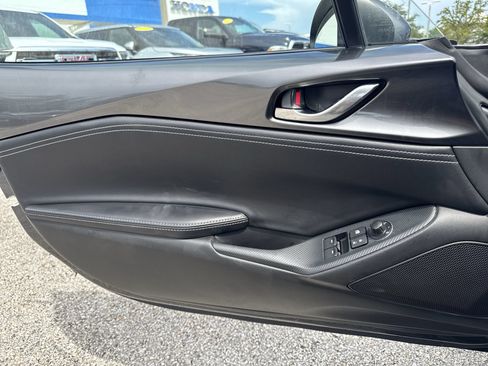 Used 2022 MAZDA MX-5 Miata RF Grand Touring RWD image 16