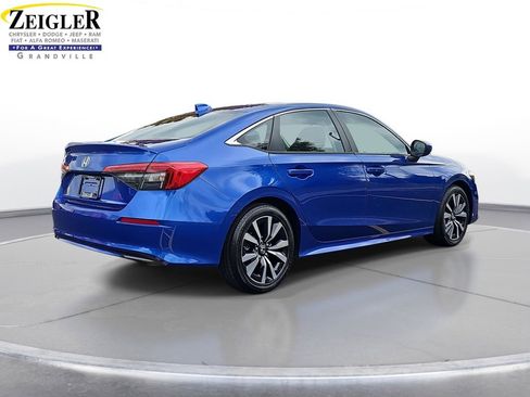 Used 2023 Honda Civic EX image 5