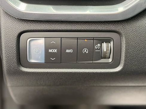 Used 2026 GMC Acadia Elevation w/ Elevation Premium Package AWD/4WD image 12