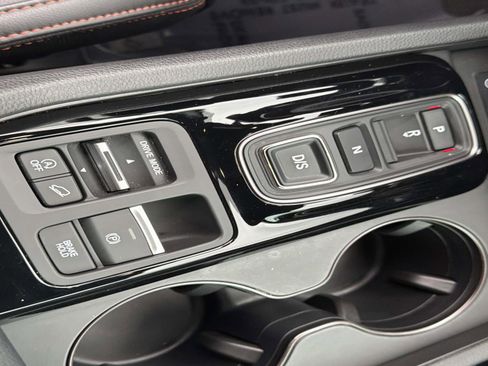 Used 2025 Honda Pilot TrailSport image 24
