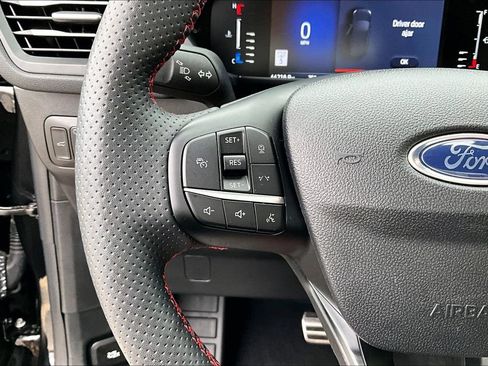 Used 2023 Ford Escape ST-Line w/ Tech Pack #1 AWD/4WD image 17