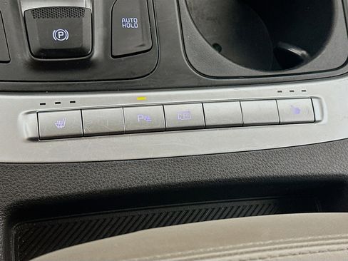 Used 2025 Kia Carnival FWD image 26