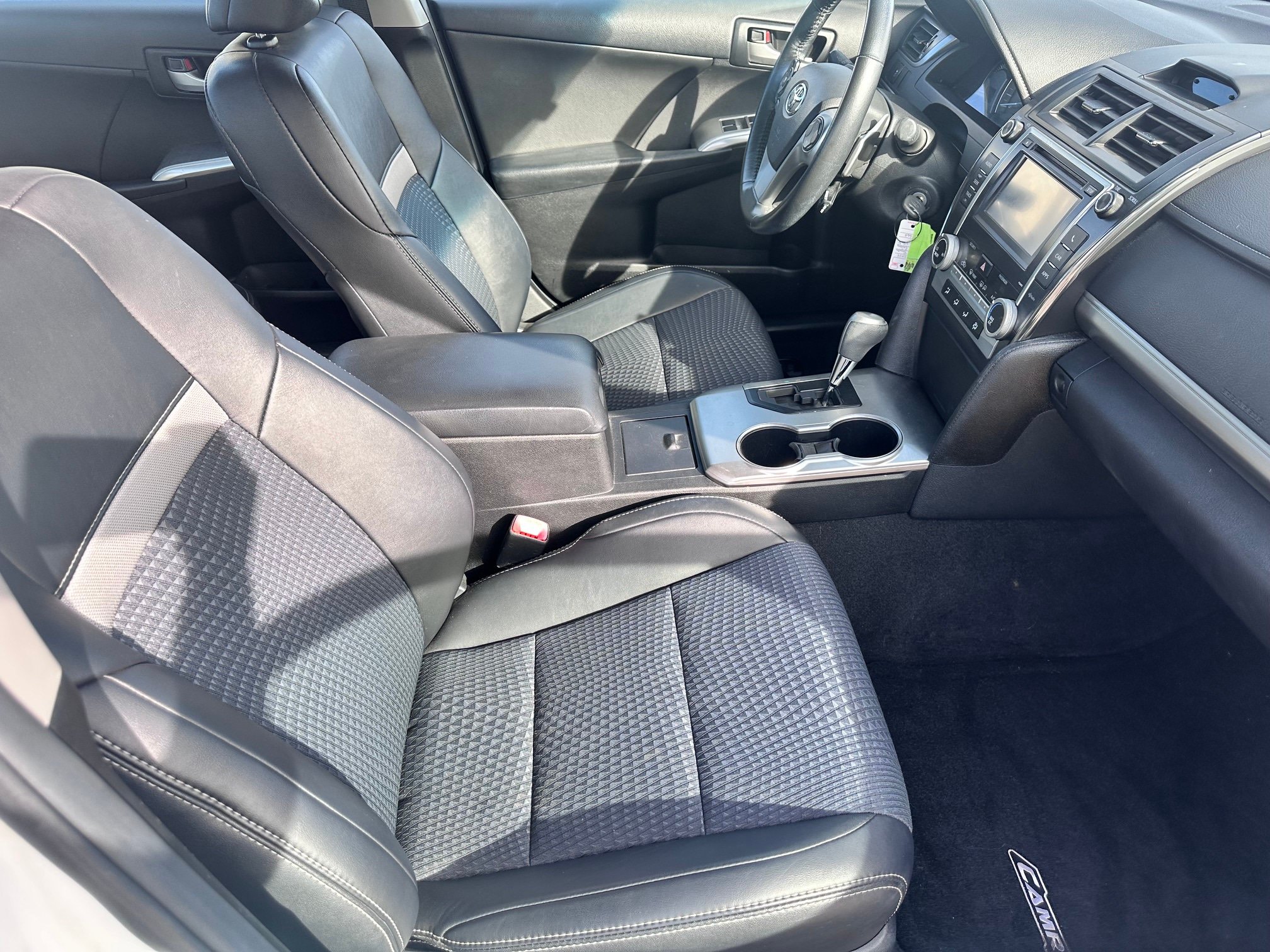 Used 2014 Toyota Camry SE FWD image 9