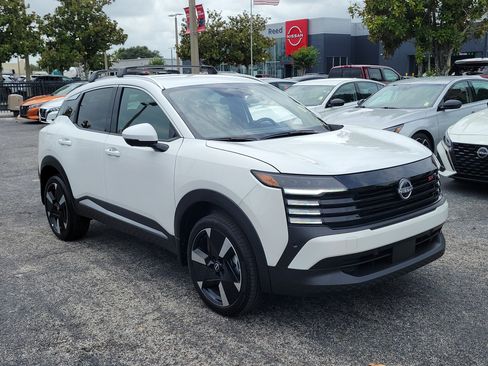 Certified 2025 Nissan Kicks SR FWD image 3